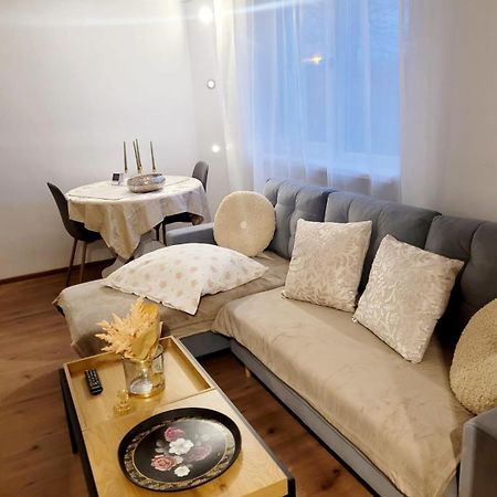 Apartament Apartament Velana Resita Zewnętrze zdjęcie